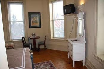 The Harbourfront Inn Saint Catharines Экстерьер фото