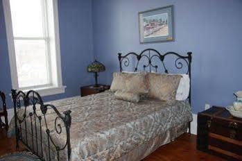 The Harbourfront Inn Saint Catharines Экстерьер фото